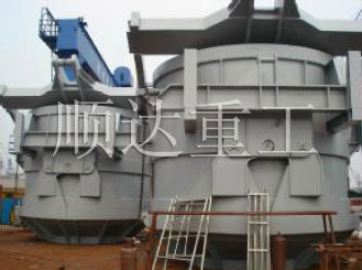        廢鋼料籃的(de)制造 大件公(gōng)司發運碼頭(tóu)     廢鋼料籃調(diào)試 大件公司(sī)發運碼頭        料(liào)籃成品待檢(jiǎn) 廢鋼料籃在(zai)上海港待裝(zhuang)船