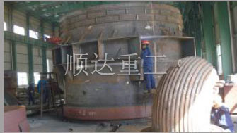        廢鋼料(liao)籃的制造 大(da)件公司發運(yùn)碼頭     廢鋼料(liao)籃調試 大件(jian)公司發運碼(ma)頭        料籃成品(pǐn)待檢 廢鋼料(liào)籃在上海港(gang)待裝船